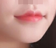 제 입술 예쁘죠?