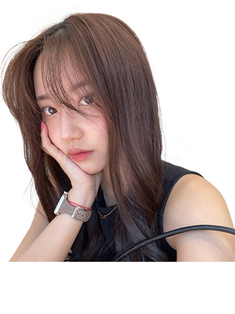 화살코성형 수술대상 — 코를 만지며 고민하는 모델